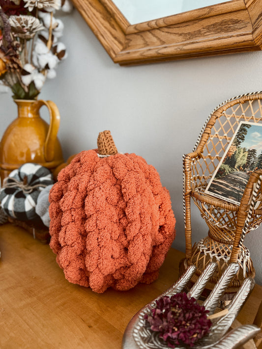 XL Finger Crochet Pumpkin (Free Pattern!)
